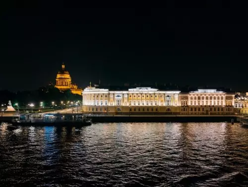 Изображение Пакетное обслуживание по Санкт-Петербургу на теплоходе «Николай Чернышевский»