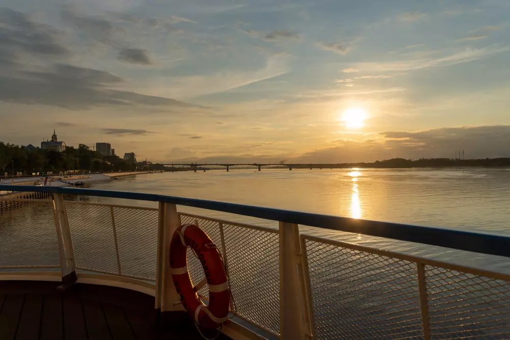 Изображение круиза «Счастье» на Каме